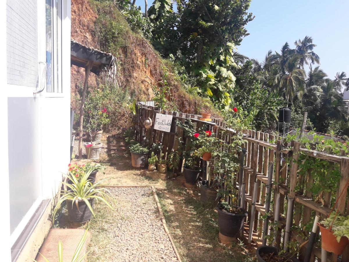 Top Sea View Guest Mirissa Bagian luar foto